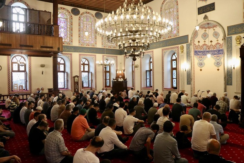 İslam aleminde bayram namazı coşkusu! Camiler doldu taştı - Resim: 48