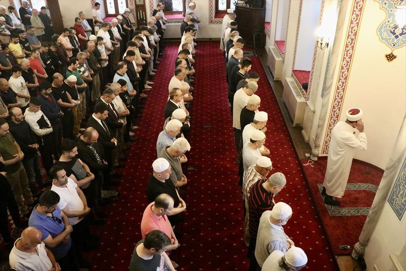 İslam aleminde bayram namazı coşkusu! Camiler doldu taştı - Resim: 51