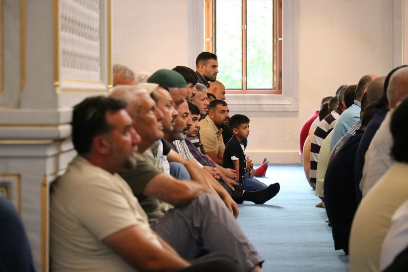 İslam aleminde bayram namazı coşkusu! Camiler doldu taştı - Resim: 34