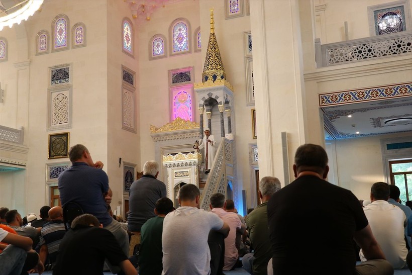 İslam aleminde bayram namazı coşkusu! Camiler doldu taştı - Resim: 35