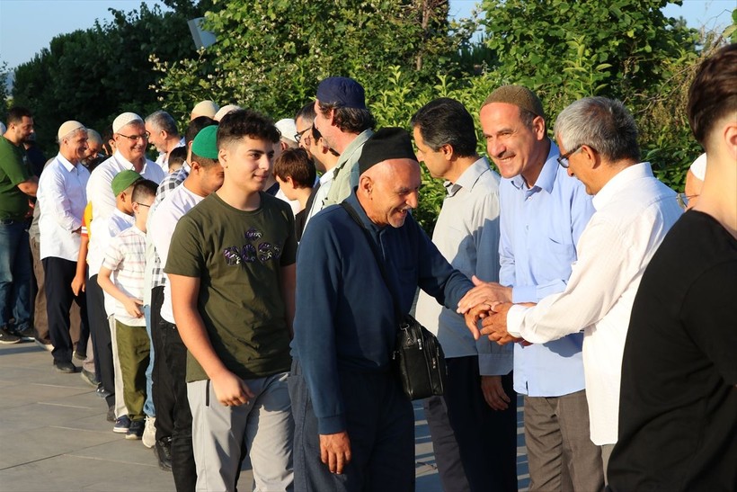 İslam aleminde bayram namazı coşkusu! Camiler doldu taştı - Resim: 36