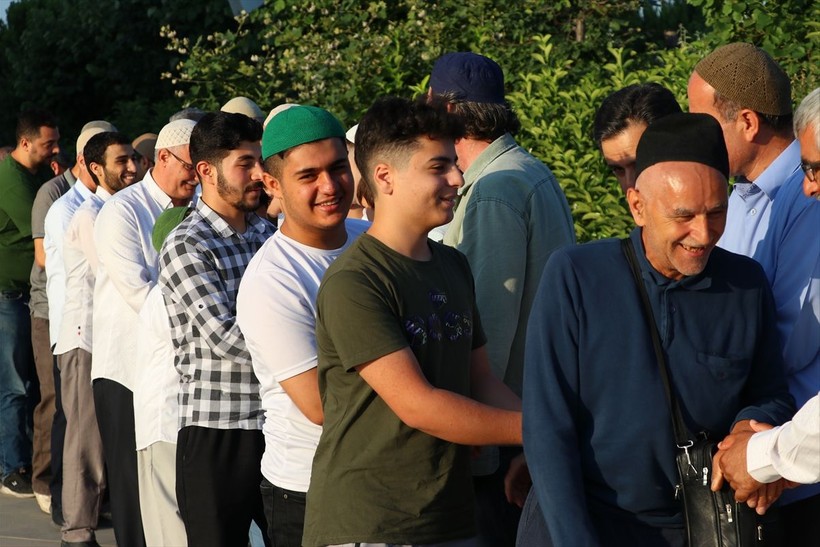 İslam aleminde bayram namazı coşkusu! Camiler doldu taştı - Resim: 37