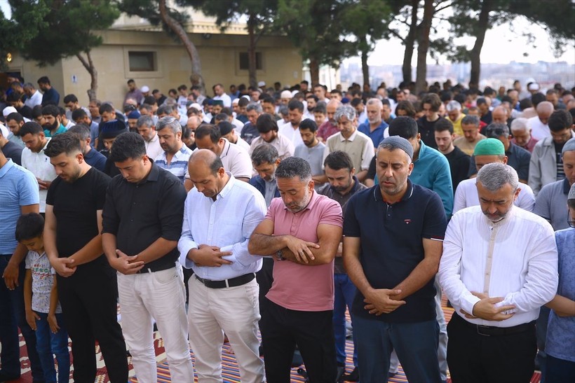 İslam aleminde bayram namazı coşkusu! Camiler doldu taştı - Resim: 166
