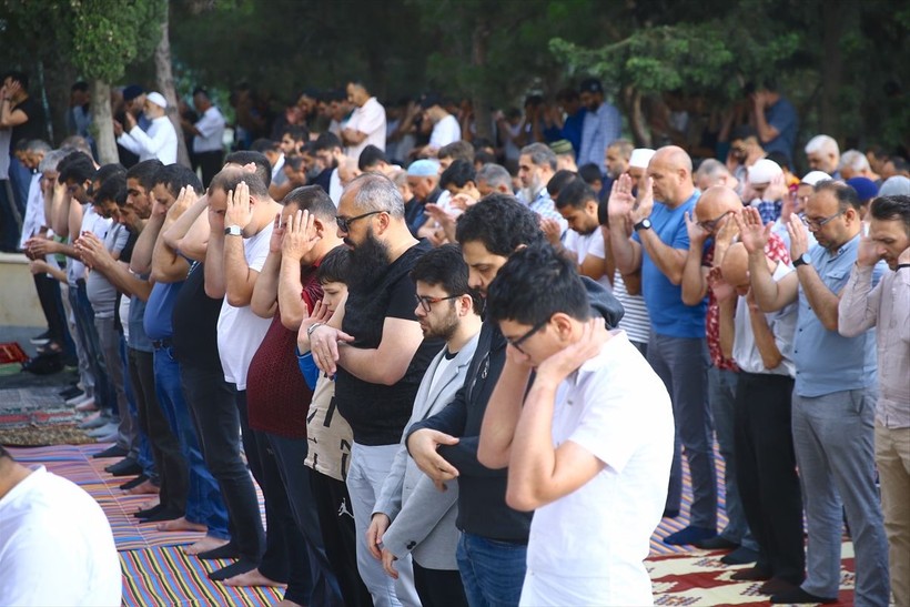 İslam aleminde bayram namazı coşkusu! Camiler doldu taştı - Resim: 168