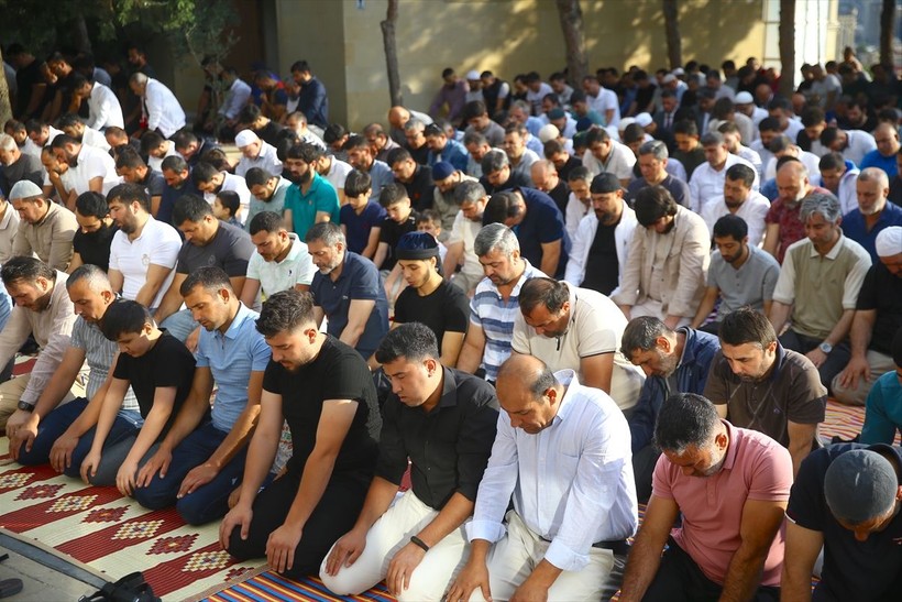 İslam aleminde bayram namazı coşkusu! Camiler doldu taştı - Resim: 174