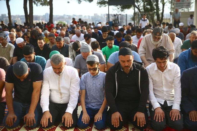 İslam aleminde bayram namazı coşkusu! Camiler doldu taştı - Resim: 175