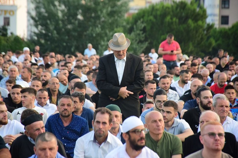 İslam aleminde bayram namazı coşkusu! Camiler doldu taştı - Resim: 159