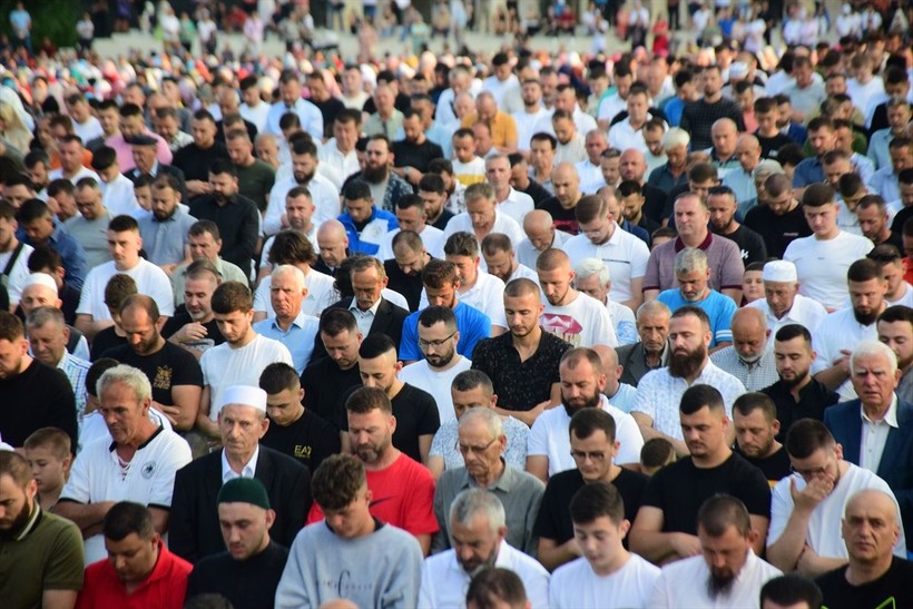 İslam aleminde bayram namazı coşkusu! Camiler doldu taştı - Resim: 160