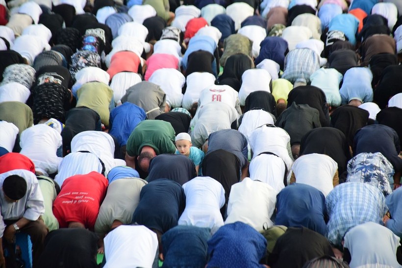 İslam aleminde bayram namazı coşkusu! Camiler doldu taştı - Resim: 162