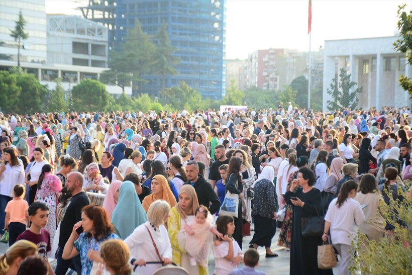 İslam aleminde bayram namazı coşkusu! Camiler doldu taştı - Resim: 163