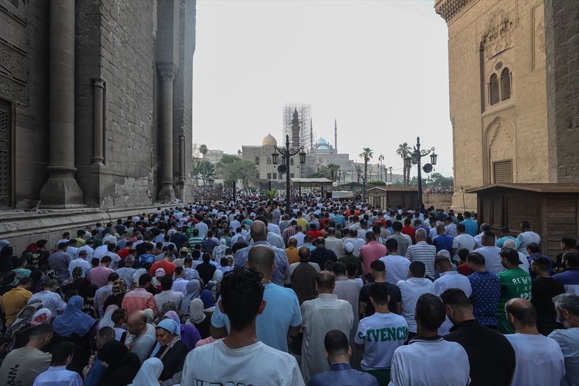 İslam aleminde bayram namazı coşkusu! Camiler doldu taştı - Resim: 188