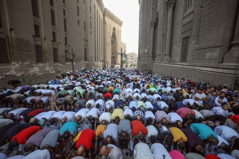 İslam aleminde bayram namazı coşkusu! Camiler doldu taştı - Resim: 190
