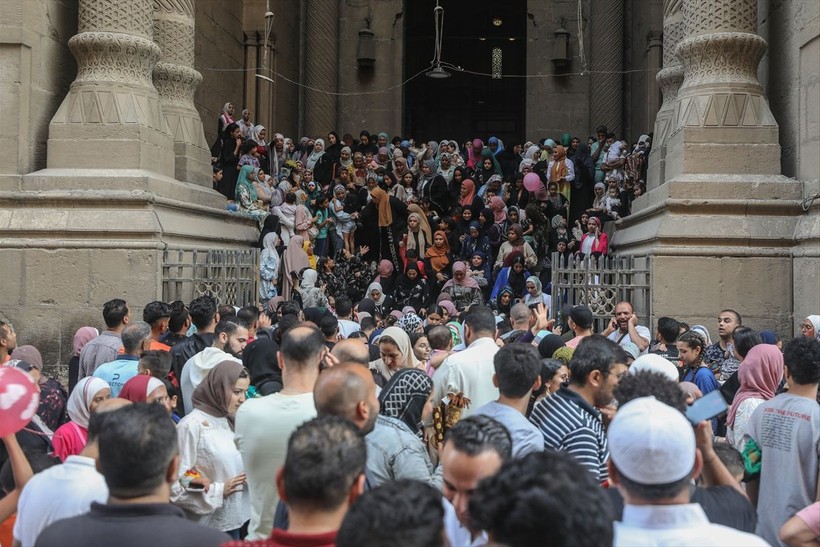 İslam aleminde bayram namazı coşkusu! Camiler doldu taştı - Resim: 200