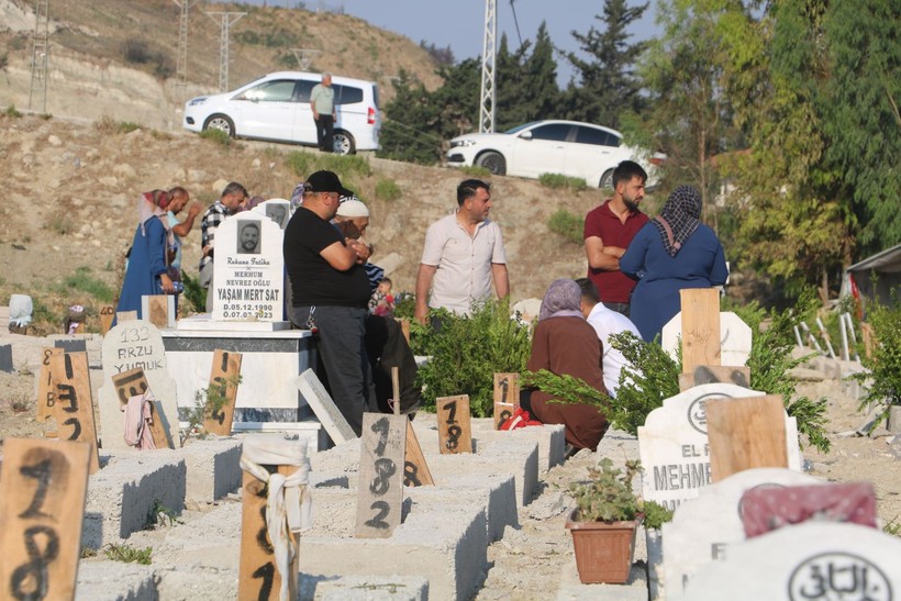 Deprem bölgesinde buruk bayram! Onların ilk ziyareti kabristana - Resim: 9