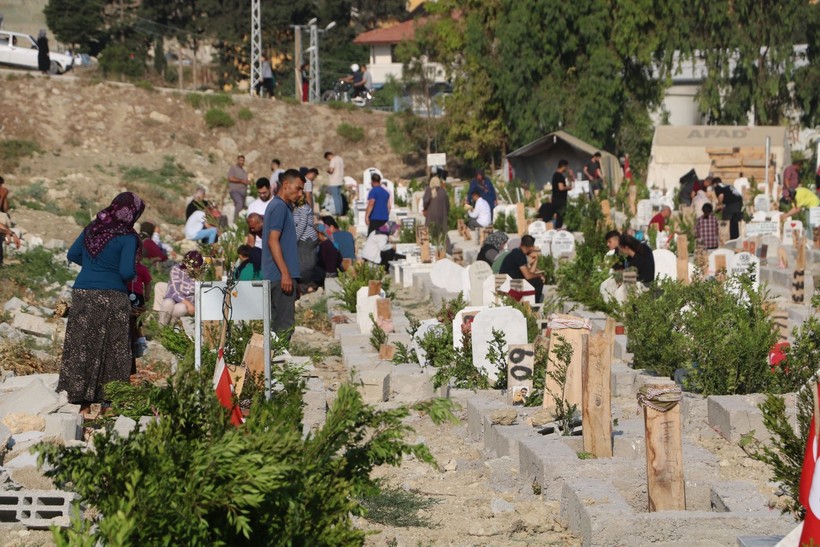 Deprem bölgesinde buruk bayram! Onların ilk ziyareti kabristana - Resim: 6