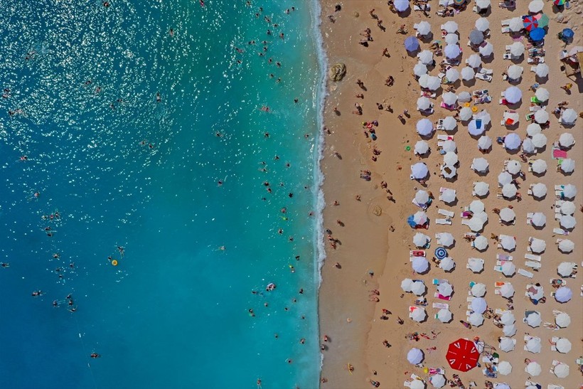 Antalya'nın turist akınına uğrayan Kaş ilçesinden enfes görüntüler! İşte dünyaca ünlü Kaputaj plajı - Resim: 1