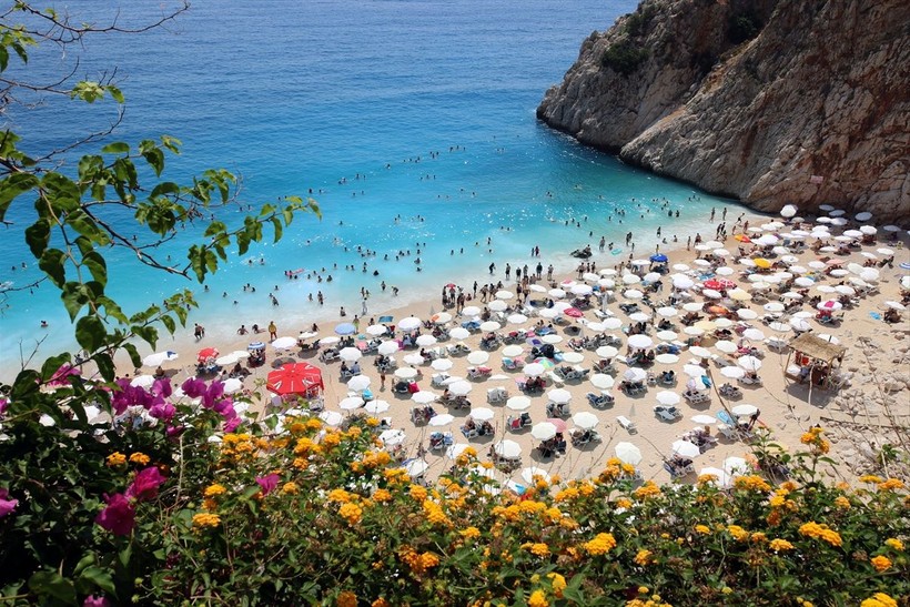 Antalya'nın turist akınına uğrayan Kaş ilçesinden enfes görüntüler! İşte dünyaca ünlü Kaputaj plajı - Resim: 2