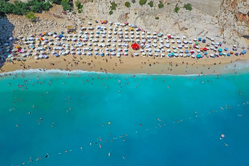 Antalya'nın turist akınına uğrayan Kaş ilçesinden enfes görüntüler! İşte dünyaca ünlü Kaputaj plajı - Resim: 3