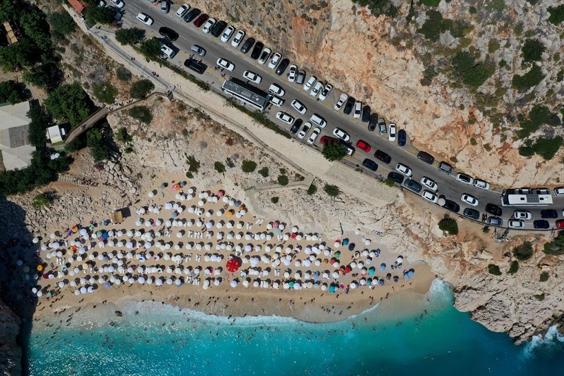 Antalya'nın turist akınına uğrayan Kaş ilçesinden enfes görüntüler! İşte dünyaca ünlü Kaputaj plajı - Resim: 4