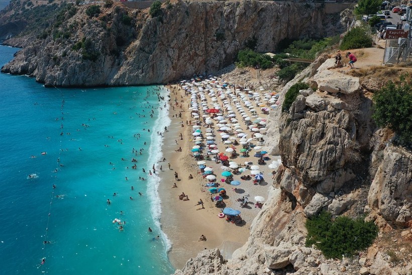 Antalya'nın turist akınına uğrayan Kaş ilçesinden enfes görüntüler! İşte dünyaca ünlü Kaputaj plajı - Resim: 14