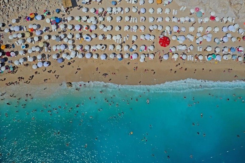 Antalya'nın turist akınına uğrayan Kaş ilçesinden enfes görüntüler! İşte dünyaca ünlü Kaputaj plajı - Resim: 15