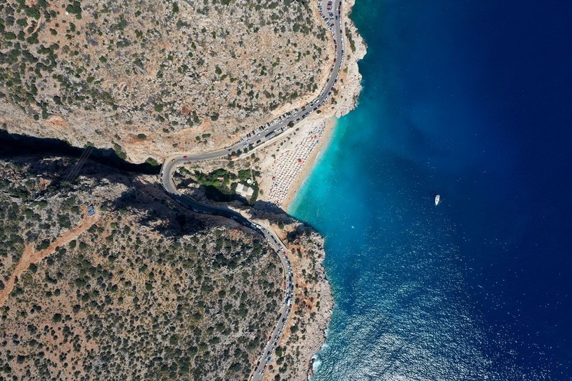 Antalya'nın turist akınına uğrayan Kaş ilçesinden enfes görüntüler! İşte dünyaca ünlü Kaputaj plajı - Resim: 18