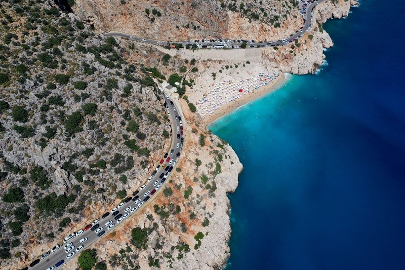Antalya'nın turist akınına uğrayan Kaş ilçesinden enfes görüntüler! İşte dünyaca ünlü Kaputaj plajı - Resim: 19