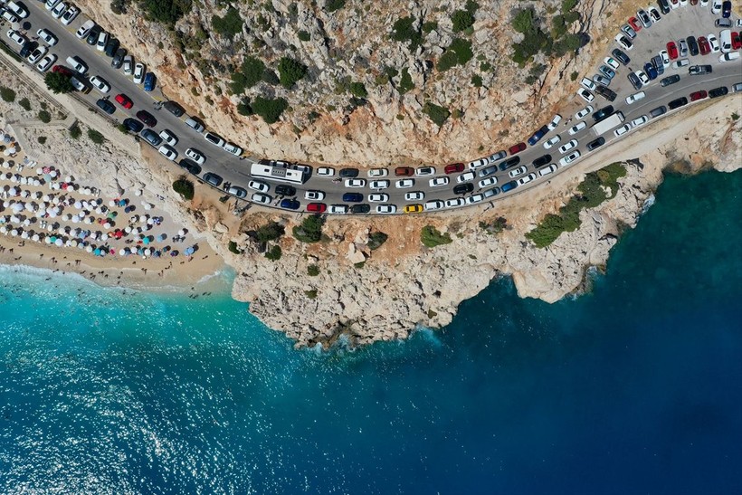Antalya'nın turist akınına uğrayan Kaş ilçesinden enfes görüntüler! İşte dünyaca ünlü Kaputaj plajı - Resim: 21