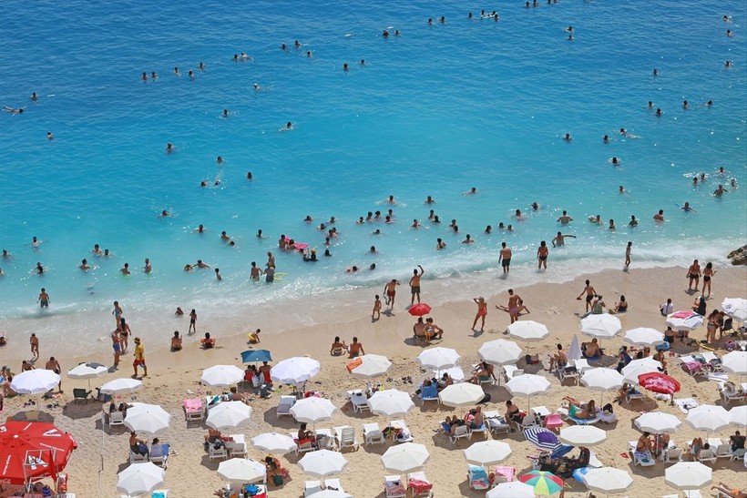 Antalya'nın turist akınına uğrayan Kaş ilçesinden enfes görüntüler! İşte dünyaca ünlü Kaputaj plajı - Resim: 24