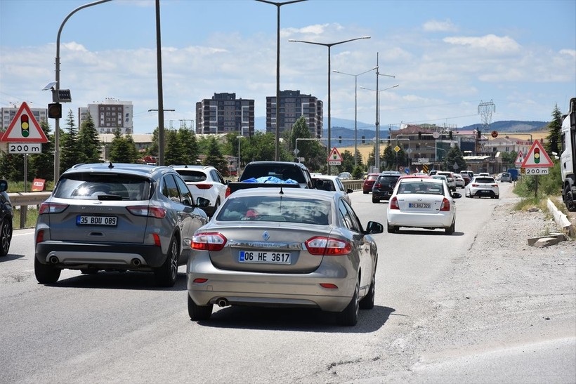 Kurban Bayramı tatili sona erdi! Tatilcilerin dönüşü uzun kuyruklar oluşturdu - Resim: 2