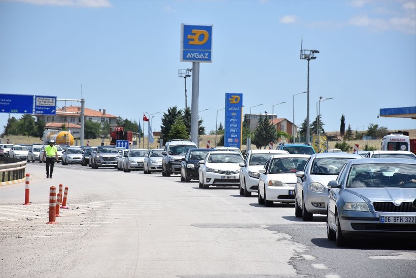Kurban Bayramı tatili sona erdi! Tatilcilerin dönüşü uzun kuyruklar oluşturdu - Resim: 4