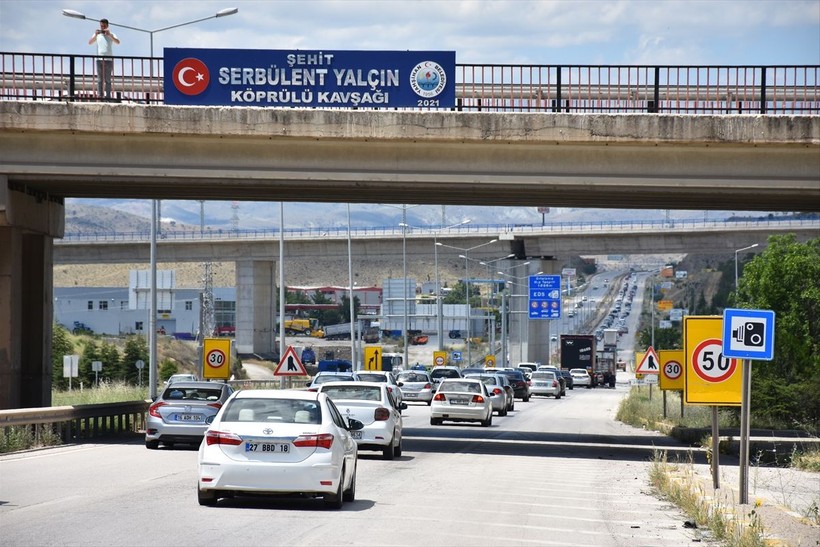 Kurban Bayramı tatili sona erdi! Tatilcilerin dönüşü uzun kuyruklar oluşturdu - Resim: 5
