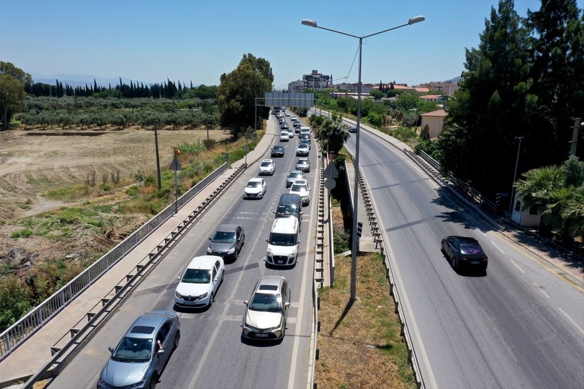 Kurban Bayramı tatili sona erdi! Tatilcilerin dönüşü uzun kuyruklar oluşturdu - Resim: 12