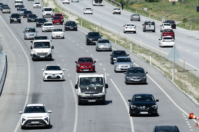 Kurban Bayramı tatili sona erdi! Tatilcilerin dönüşü uzun kuyruklar oluşturdu - Resim: 25