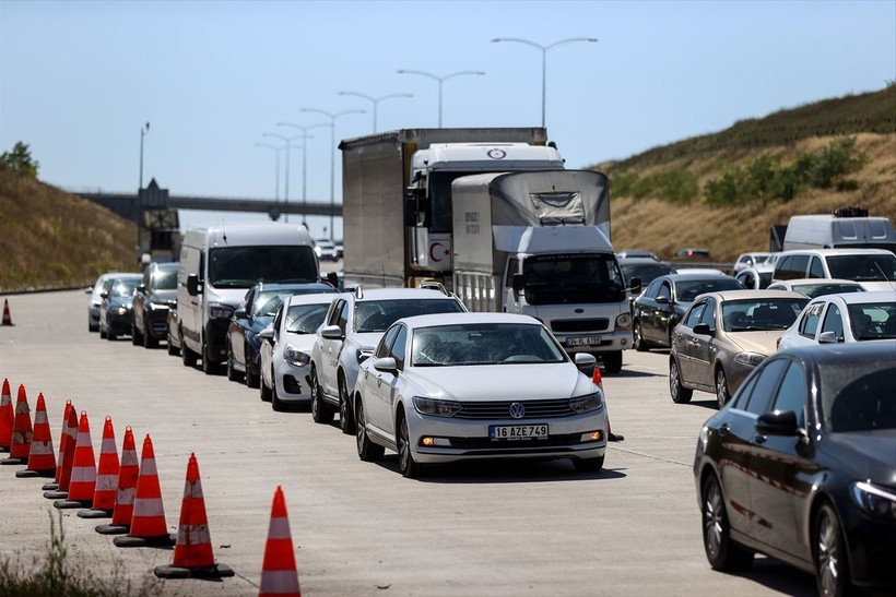 Kurban Bayramı tatili sona erdi! Tatilcilerin dönüşü uzun kuyruklar oluşturdu - Resim: 30
