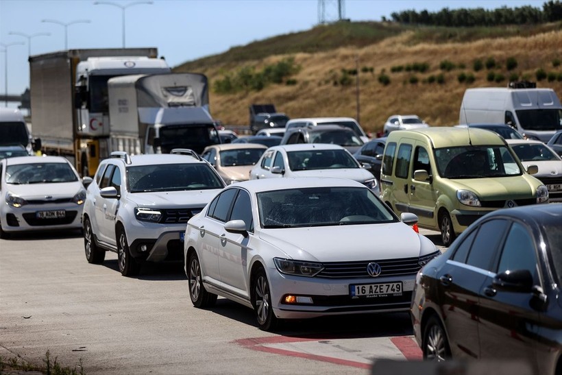 Kurban Bayramı tatili sona erdi! Tatilcilerin dönüşü uzun kuyruklar oluşturdu - Resim: 32