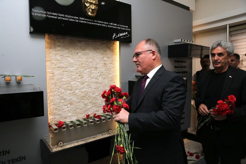 2 Temmuz 1993 tarihinde Sivas Madımak Otel'de yaşanan arbedede hayatını kaybedenler anıldı - Resim: 4