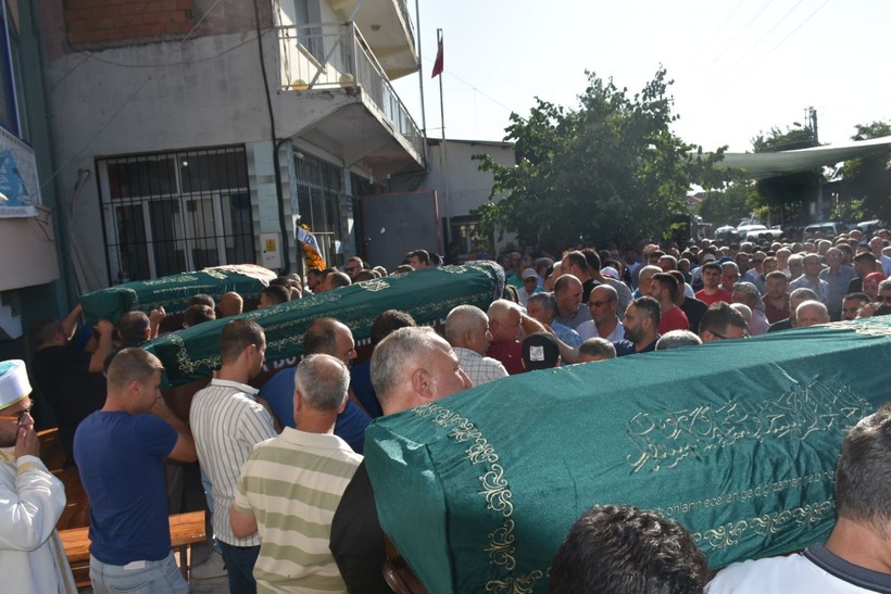 'Makas' katliamında hayatını kaybeden araç sürücüsü Özcan Özer'in son sözleri yürek yaktı! Meğer arabayı ailesi için ödünç almış - Resim: 8