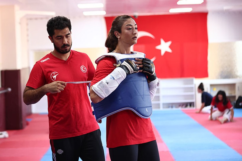 Şampiyon tekvandocu Nafia Kuş Paris'e odaklandı - Resim : 1