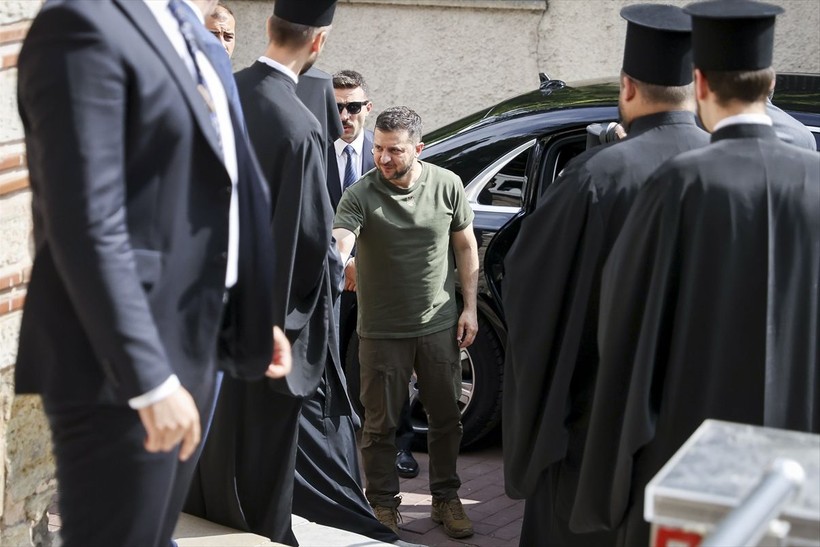 Ukrayna Devlet Başkanı Zelensky Fener Rum Patriği Bartholomeos ile görüştü - Resim: 2