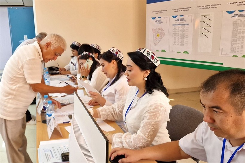 Özbekistan'da cumhurbaşkanlığı erken seçimi için oy kullanma süreci başladı - Resim: 5