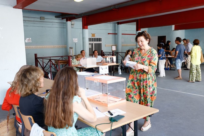 İspanya'da düzenlenen erken genel seçimlerde oy kullanma işlemi başladı - Resim: 13