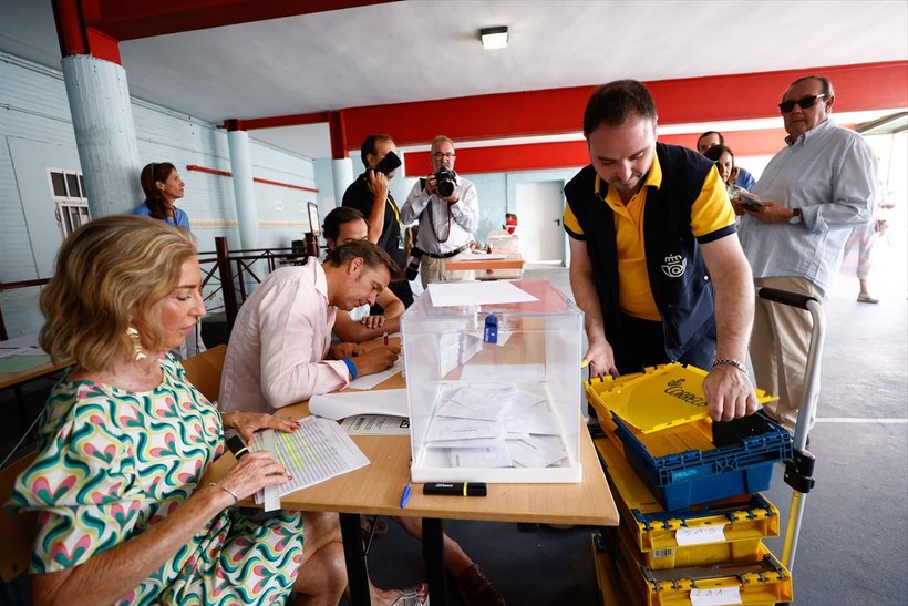 İspanya'da düzenlenen erken genel seçimlerde oy kullanma işlemi başladı - Resim: 16