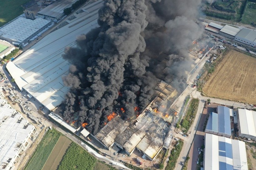 Bursa'da iplik fabrikasında yangın! Uzun müdahaleler sonucu kontrol altına alındı - Resim: 23