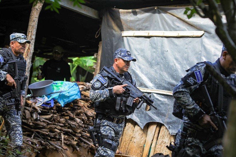 El Salvador'da çetelerle mücadele için Cabanas vilayeti kuşatma altına alındı - Resim: 27