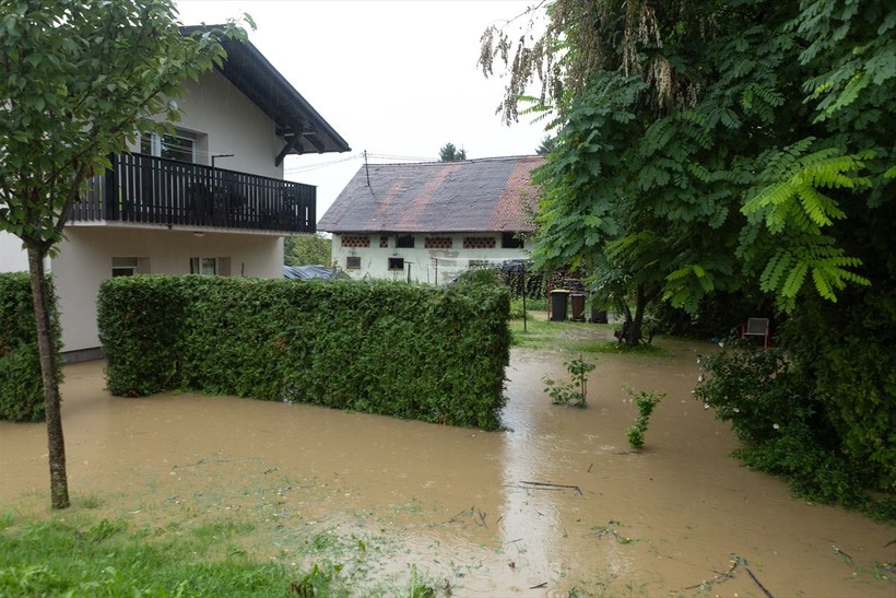 Slovenya'daki yaşanan sel afetinde bir kişi hayatını kaybetti - Resim: 1