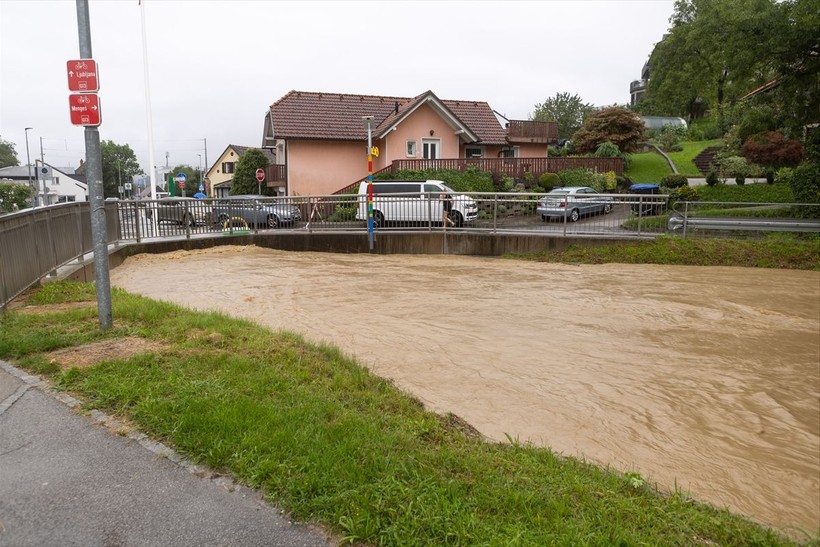 Slovenya'daki yaşanan sel afetinde bir kişi hayatını kaybetti - Resim: 3