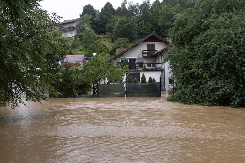 Slovenya'daki yaşanan sel afetinde bir kişi hayatını kaybetti - Resim: 7
