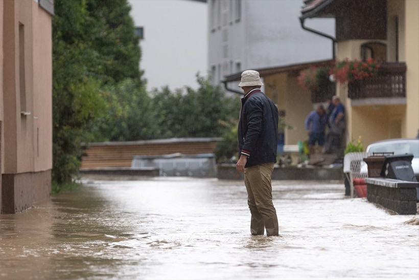 Slovenya'daki yaşanan sel afetinde bir kişi hayatını kaybetti - Resim: 8