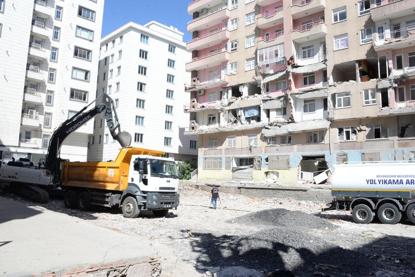 Diyarbakır'da depremde 48 kişiye mezar oldu! Sözel Apartmanı'yla ilgili şoke eden detay - Resim : 1